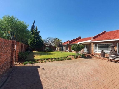 House For Sale In Royldene, Kimberley