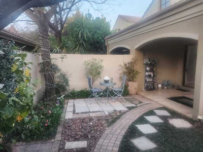 Townhouse For Rent In Lonehill, Sandton