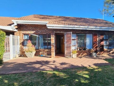 Townhouse For Sale In Dan Pienaar, Bloemfontein
