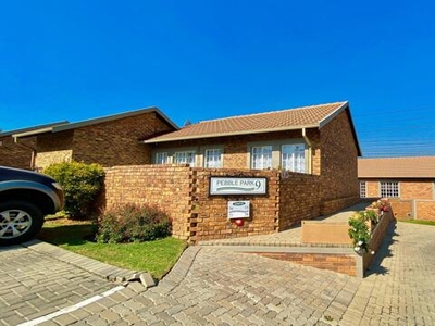 Townhouse For Sale In Greenstone Hill, Edenvale