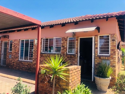 2 Bedroom House for sale in Vaalpark - .