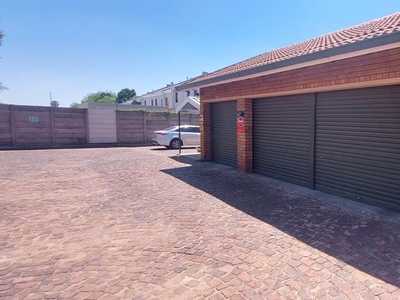 3 Bedroom Duplex For Sale in Garsfontein
