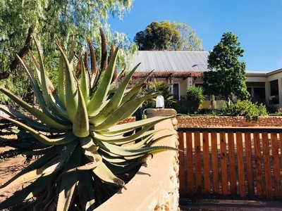 6 Bedroom Guest House For Sale in Ladismith Rural