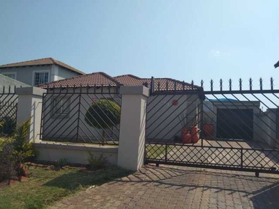 House For Sale In Nkwe Country Estate, Akasia