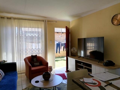 Townhouse For Sale In Finsbury, Randfontein