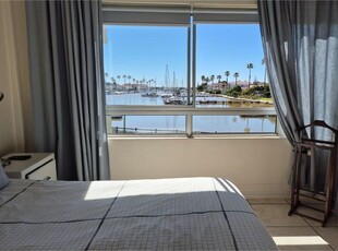 Luxury Waterfront Apartment in Harbour Lights