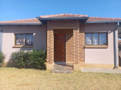 2 Bedroom Freehold Sold in Waterkloof East