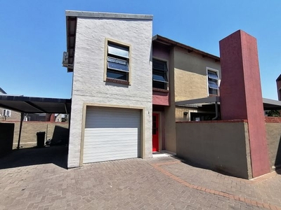3 Bedroom Apartment For Sale in Waterval East