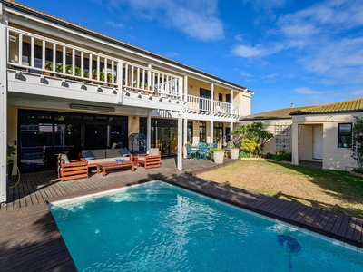3 Bedroom House For Sale in Bluewater Bay