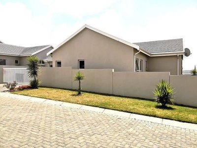 3 Bedroom House To Let in Blue Hills