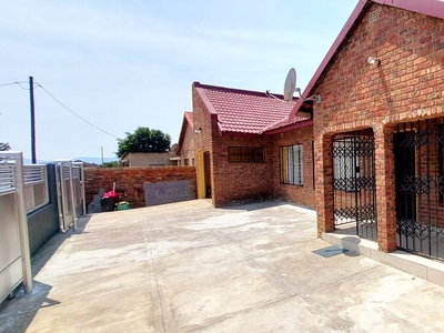 4 Bedroom House For Sale in Nkowankowa
