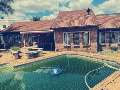 4 Bedroom House Sold in Garsfontein