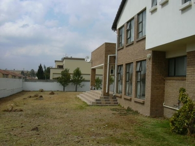 5 BED CLUSTER 2 LET. SUNNINGHILL Rent South Africa