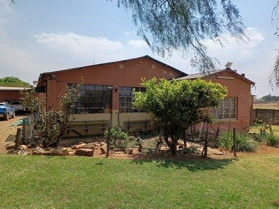 5 Bedroom Freehold For Sale in Eloff AH