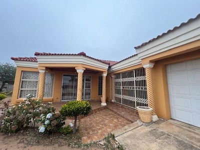 6 Bedroom House For Sale in Serala View