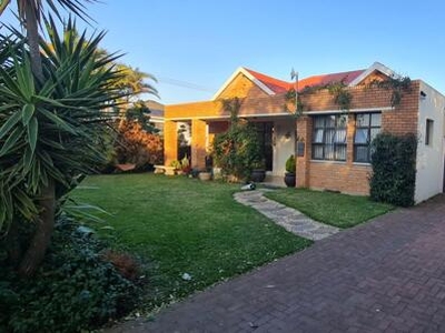 House For Sale In Selborne, East London