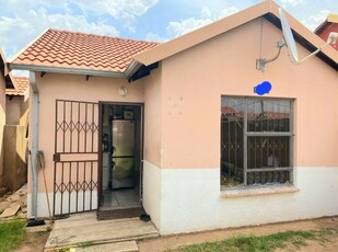 House For Sale in Fleurhof, Roodepoort