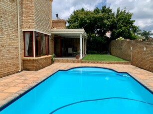 House For Sale in Ruimsig, Roodepoort