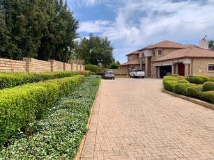 House For Sale in Ruimsig, Roodepoort