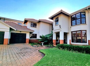 House For Sale in Ruimsig, Roodepoort