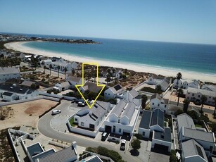 Stunning 3 bedroom home located close the Golden Mile Beach