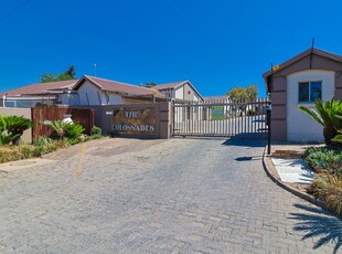 Townhouse For Sale in Radiokop, Roodepoort