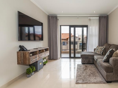 Immaculate Renovated 2 Bedroom Apartment in an Upmarket City