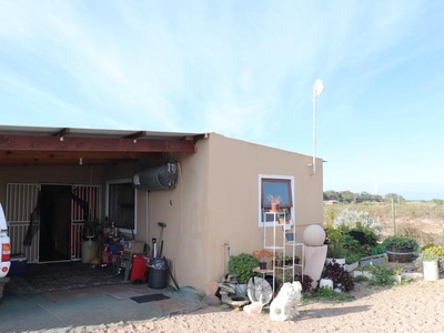 Smallholding with 2500m2 tunnel and borehole