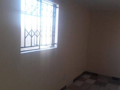 1 room tiled, and with ceiling in Tsakane available for rental.