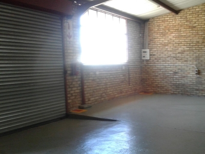 100m² factory / warehouse unit to let in Krugersdorp, Factoria