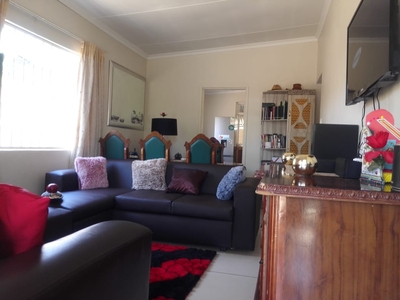 1.5 bedroom nice private stand alone house at Booysen along Van DerhoffRo.