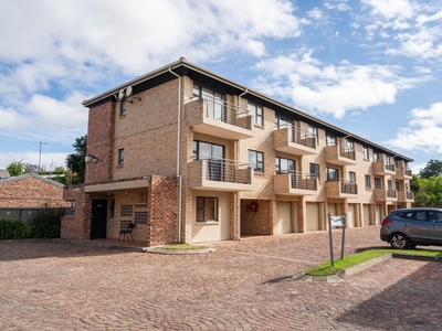 2 Bedroom Apartment / flat for sale in Grahamstown Central - T17 The Greens, 11 New St, Makhanda