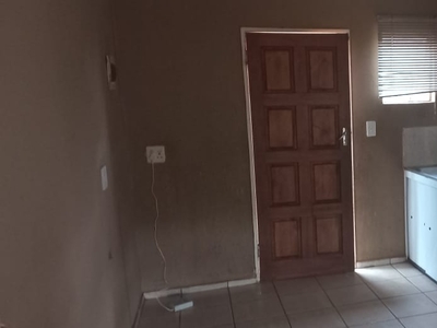 2bedroom house to rent in mahube gemvelly