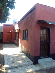 A 3 Bedroom house is available for renting in Gauteng, Mogale City.