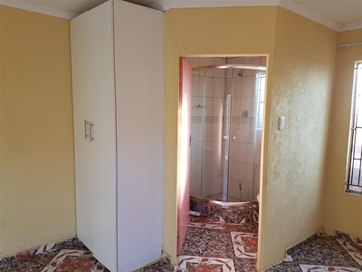 A bachelor/big room available to rent in Olievenhoutbosch ext 36/absa
