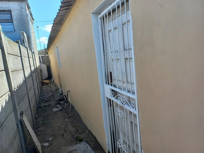 A free-standing house for sale in Tambo - Manenberg.