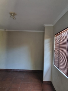 A lovely 1 ensuit granny flat, with lounge and small kitchen.alarm syste GARAGE