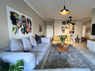Apartment For Sale in Paardevlei