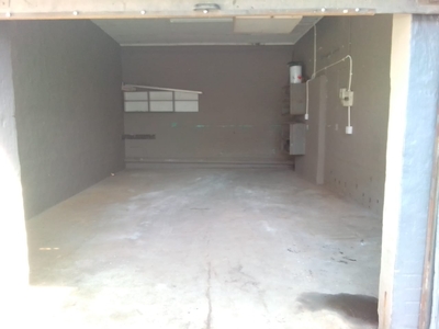 Congella Commercial warehouse 38sqm to let. Ideal