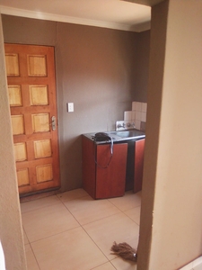 COSY 2 BEDS IN PROTEA GLEN EXT 4 FOR RENT