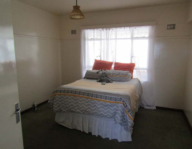 Flat For Sale in SPRINGS CENTRAL - 1 1/2 - Bedroom