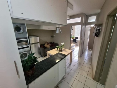 Fully furnished 2 bedroom unit to share in Braamfontein