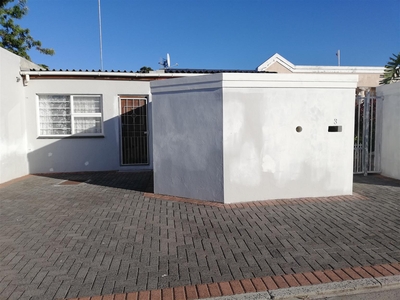 Grannyflat Private Entrance Brackenfell P/Heights R5,000 pm