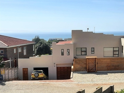 House for sale in Jeffrey's Bay with flat, sea views and walking distance from b