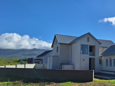 House For Sale in Kingswood Golf Estate