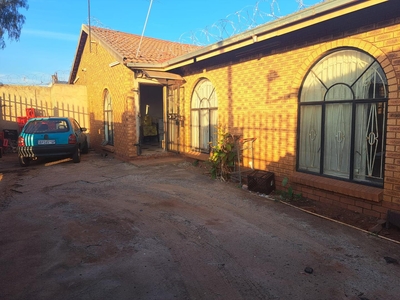 House For Sale in Lenasia