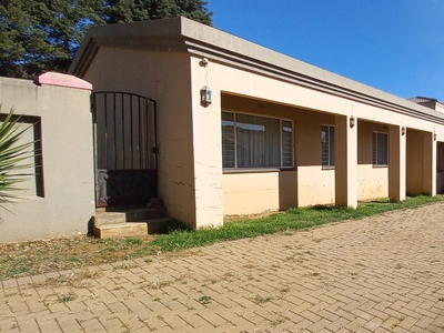 House For Sale in Meredale