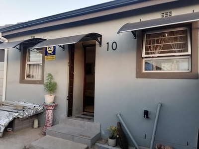 House For Sale in Paarl East