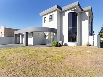 House For Sale in Parklands North