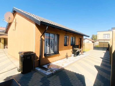 House For Sale in Protea Glen Ext 12